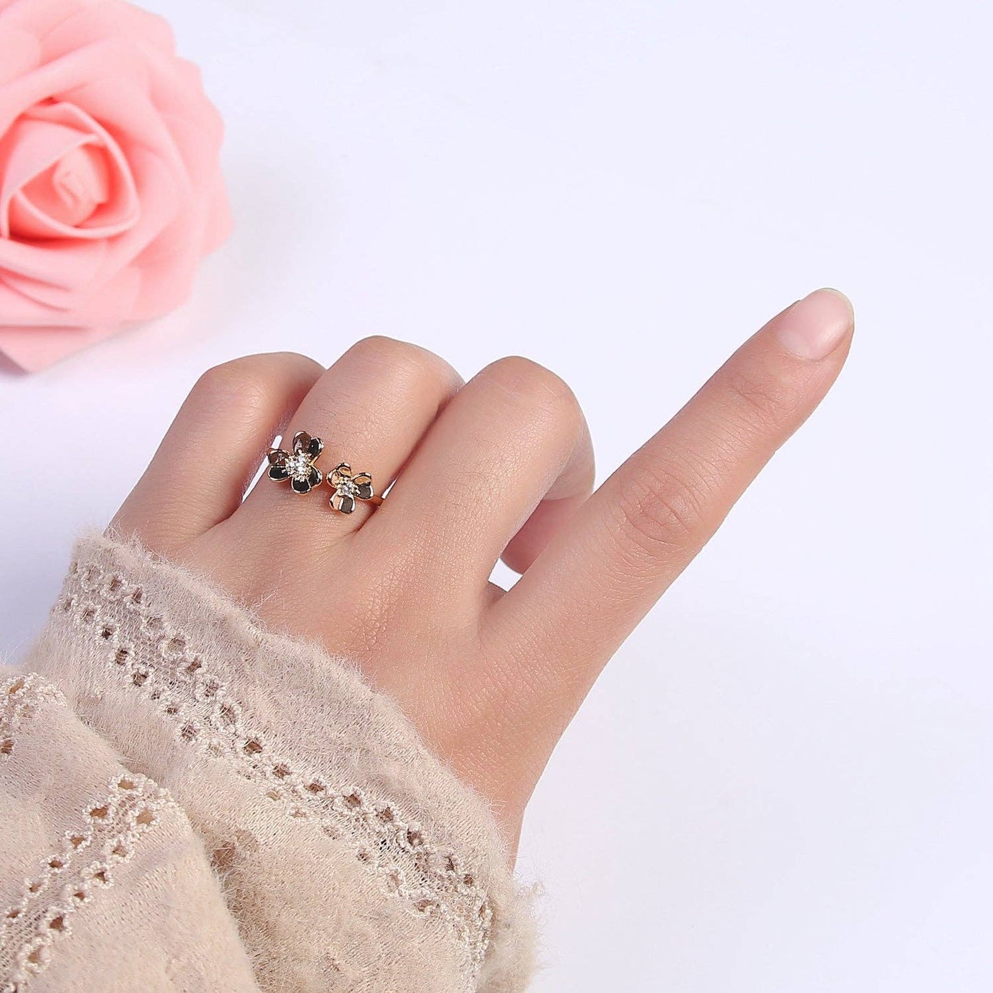Daisy Gold Adjustable Ring