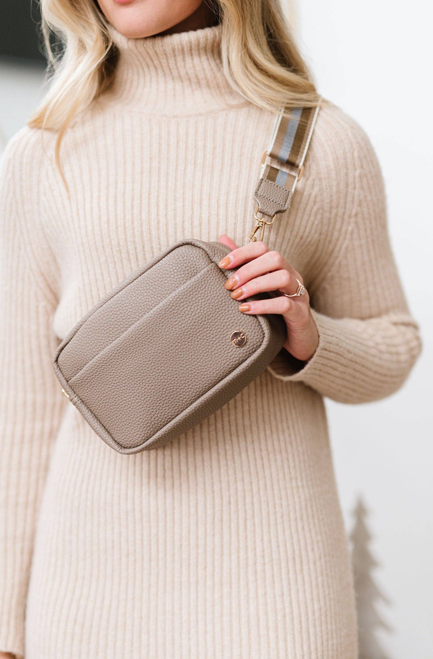 Willow Crossbody/Belt Bag: Powder blue