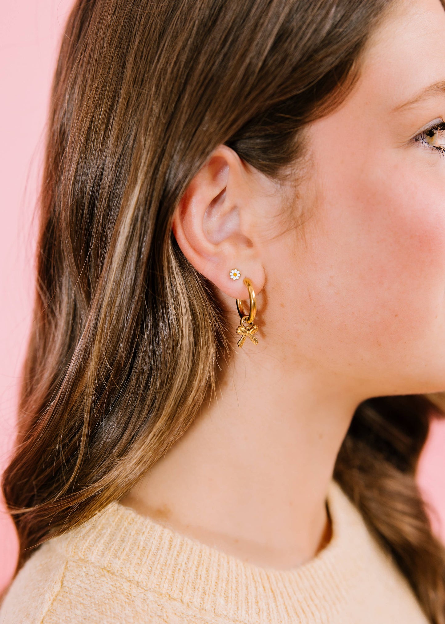 White Tiny Daisy Flat Back Studs
