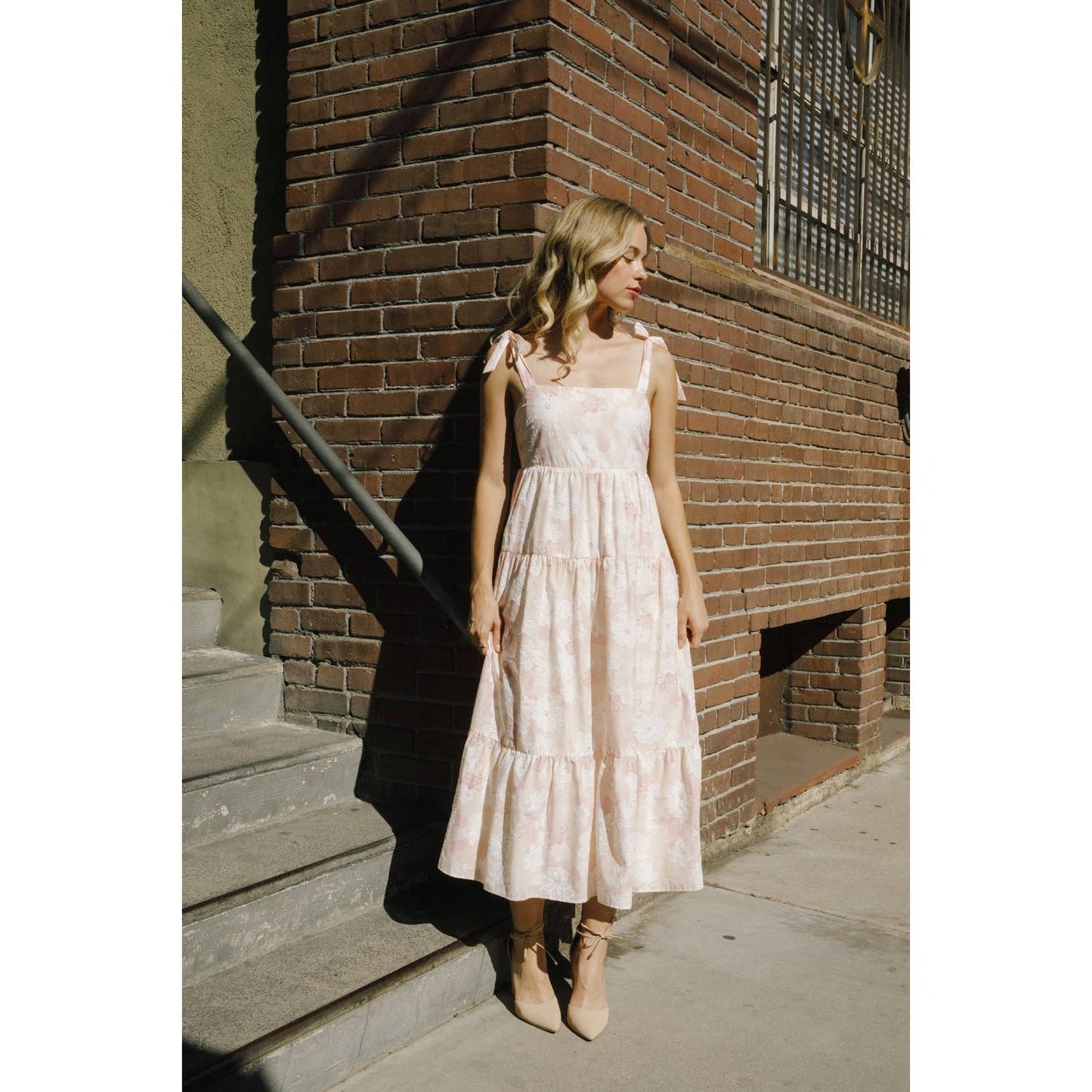 FLORAL & LIGHT RUFFLE DRESS