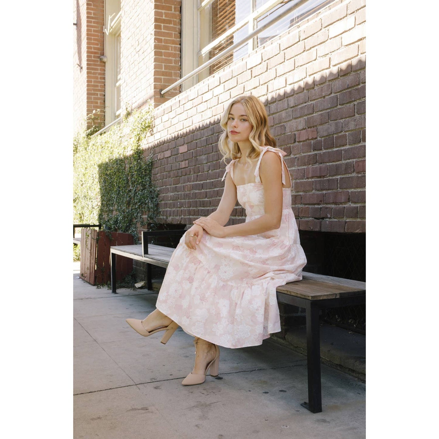FLORAL & LIGHT RUFFLE DRESS