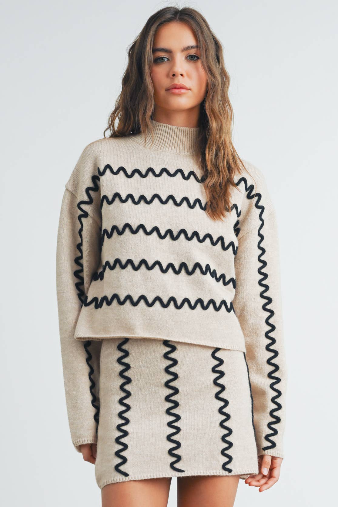 WAVY STRIPE TURTLENECK SWEATER: OAT