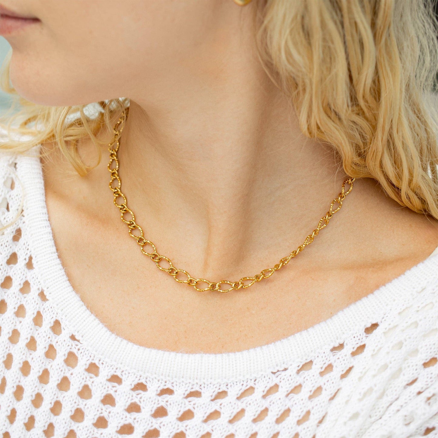 Stainless Steel Hammered Oval Chain Necklace: Gold / 16+2"
