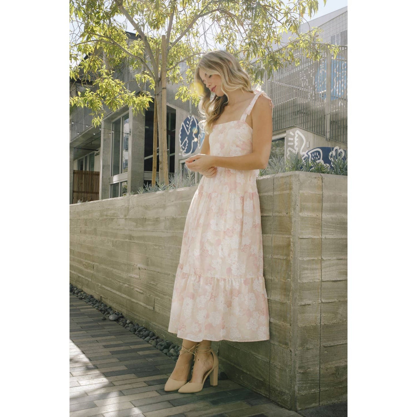 FLORAL & LIGHT RUFFLE DRESS