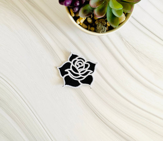 Black rose embroidered patch 
